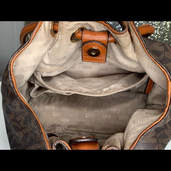 Michael Kors Purse (MK)